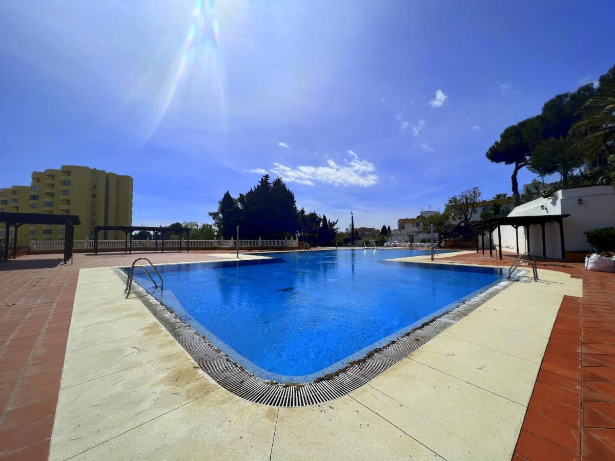 Apartamento Tropical Con Piscina Cerca De La Playa Torremolinos Luaran gambar